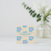 Retro Crème Blauw QR Code Groovy Bloemrijke Fun Bo Vierkante Visitekaartje (Staand voorkant)