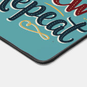 Retro "Cut Sew Repeat" naailiefhebber ontwerp Bureaumat (Hoek)