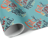 Retro "Cut Sew Repeat" naailiefhebber ontwerp Cadeaupapier (Rol Hoek)