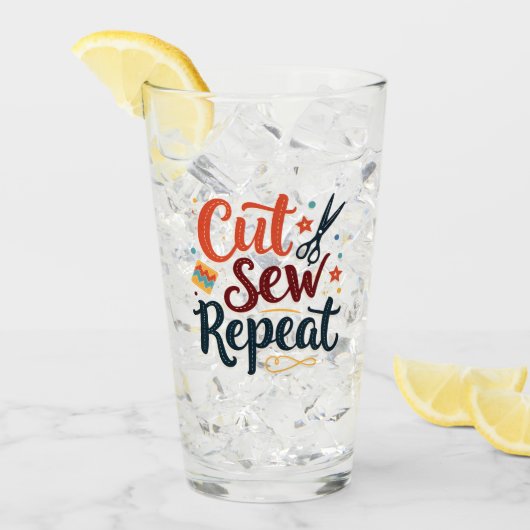 Retro "Cut Sew Repeat" naailiefhebber ontwerp Glas (Voorkant ijs)