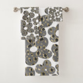 Retro Daisies Animal Print Glam #1 #retro #flower Bad Handdoek (Insitu)