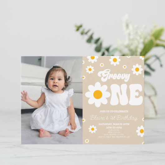 Retro Daisy Bloem Groovy Een 1e Verjaardagsfeest Kaart (Staand voorkant)