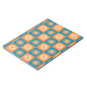 Retro Daisy op Blauw en Oranje Checkerboards Notitieboek (Linkerzijde)