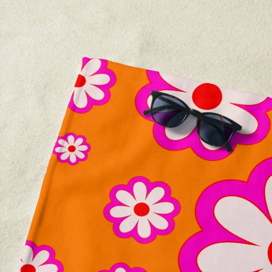 Retro Daisy Pattern Roze & Sinaasappel 70s Bloemen Strandlaken (In situ)
