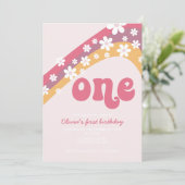 Retro Daisy Pink Rainbow eerste verjaardag Uitnodi Kaart (Staand voorkant)