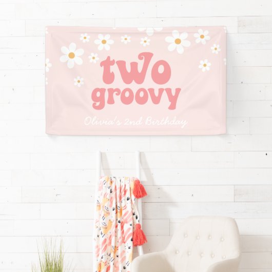 Retro Daisy Two Groovy Pink Floral 2e verjaardag Spandoek (Insitu)