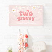 Retro Daisy Two Groovy Roze Bloem 2e Verjaardag Spandoek (Insitu)