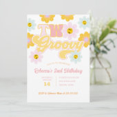 Retro Daisy Two Groovy Second Birthday Uitnodiging (Staand voorkant)