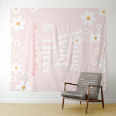 Retro Daisy Young Wild and Three Birthday Wandkleed (In Situ (horizontaal))