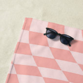 Retro dambord wervelgolf licht blush roze strandlaken (In situ)