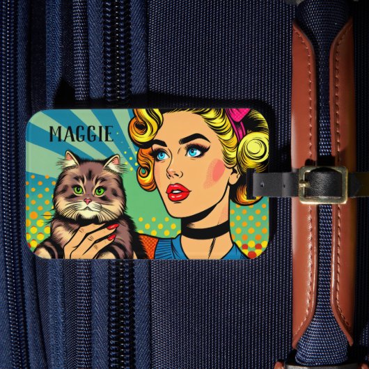 Retro Dame en Kat Gepersonaliseerd Bagagelabel (Voorkant Insitu 4)