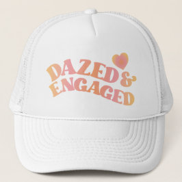 Retro Dazed en Engaged Bachelorette Trucker Hat Pet