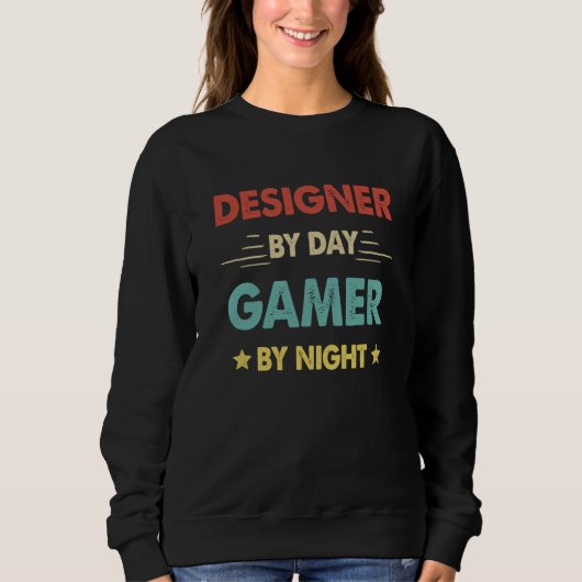 Retro Designer By Day Gamer By Night Trui (Voorkant)