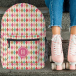 Retro Diamantpatroon Roze Monogram Bedrukte Rugzak<br><div class="desc">Deze stijlvolle rugzak heeft een / retro diamantpatroon in de tinten bessenrood, magenta roze, lichtroze, goudkleurig, muntgroen en licht aqua blauw. Een monogram tekst sjabloon is inbegrepen voor eenvoudige personalisatie - pas het aan of verwijder de sjabloon en cirkel als er geen monogram is gewenst. Geweldig voor meisjes voor terug...</div>