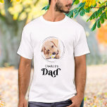 Retro Dog DAD Persoonlijke foto van Puppy Pet T-shirt<br><div class="desc">Dog Dad ... Verrassend dat je favoriete Dog Pa deze Vaderdag, Kerstmis of zijn verjaardag heeft met dit superschattige, aangepaste T-shirt. Pas dit shirt van een hond aan met de favoriete foto's en namen van je hond. Dit shirt van een hond is een must voor hondenliefhebbers en hondenvaders! Geweldig cadeau...</div>