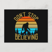 Retro Dont Stop Believing Bigfoot Briefkaart (Voorkant)