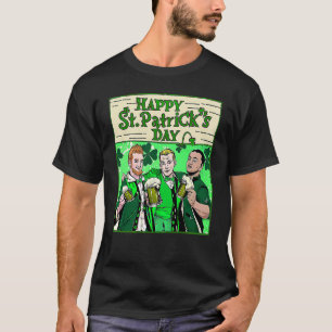 Retro drie vrolijke Ierse mannen drink bier in Ir T-shirt