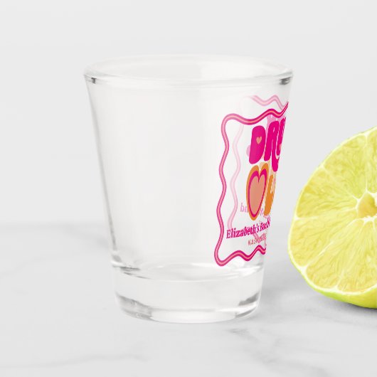 Retro Drink in Liefde Bachelorette Weekend Shot Glas (Links)