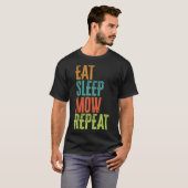 Retro Eat Sleep MOW Herhalen Lawn Mower Grass Gard T-shirt (Voorkant volledig)