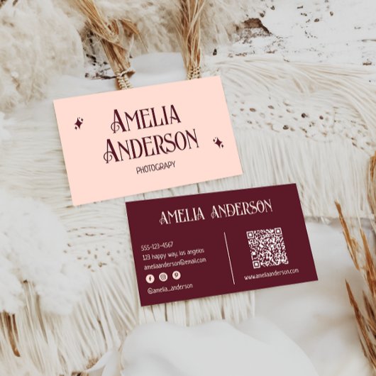 Retro Elegante Blush & Burgundy QR-code Visitekaartje