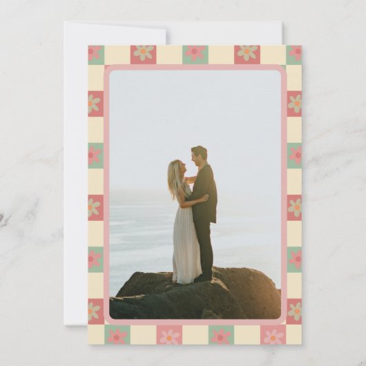 Retro en Groovy Floral 1970s Huwelijksuitnodiging Kaart (Achterkant)