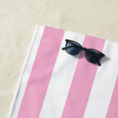 Retro esthetisch roze wit gepersonaliseerd monogra strandlaken (In situ)