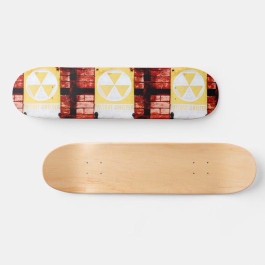 Retro Fallout Shelter Urban Grunge Skateboard (Horizontaal)