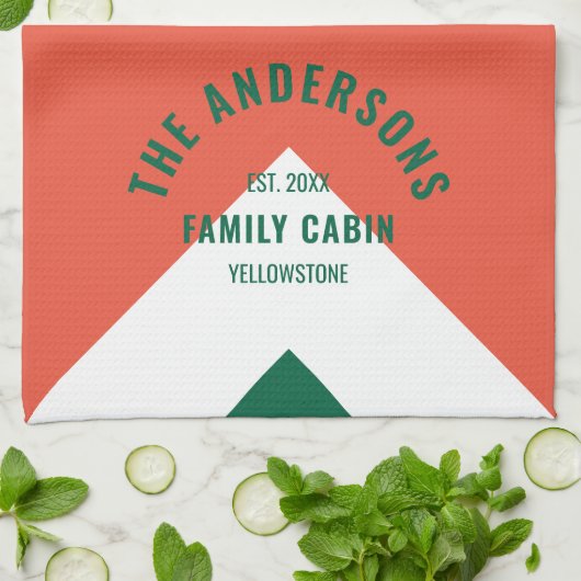 Retro Familie Cabin Gepersonaliseerde Naam Rood Gr Theedoek (Gevouwen)