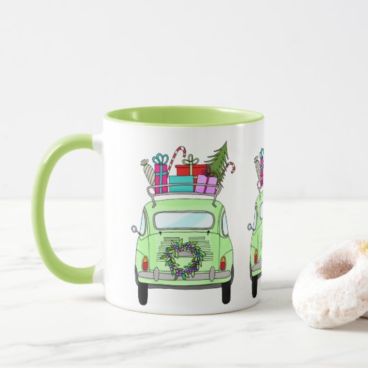Retro Fiat 500 met kerstcadeaus Mok (Met donut)