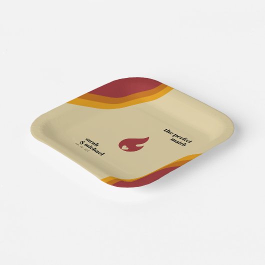 Retro Fire Heart Striped De Perfecte Match Bruilof Papieren Bordje (Gebogen)