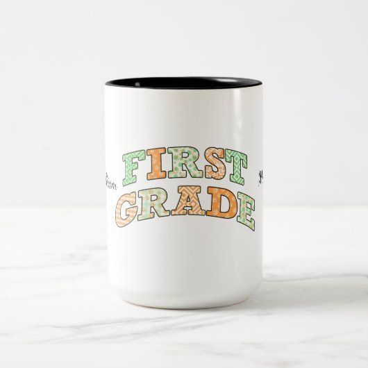 Retro First Grade Back to School Typography Tweekleurige Koffiemok (Center)