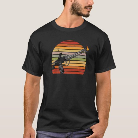 Retro Flame Thrower Flamethrower Hot Burn T-shirt (Voorkant)