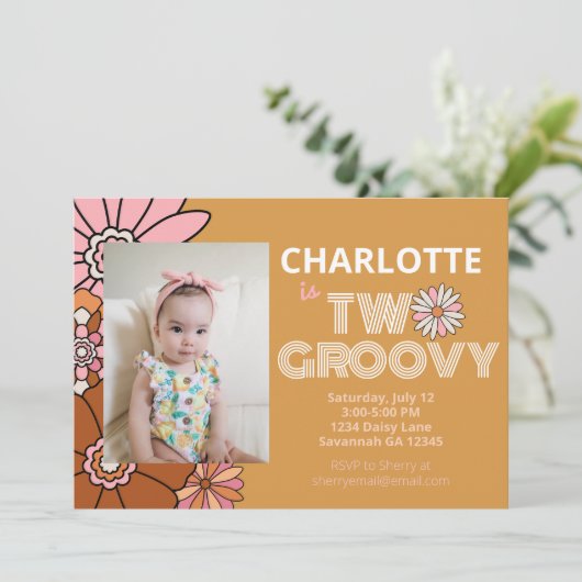 Retro Floral Daisy Two Groovy Birthday Kaart (Staand voorkant)