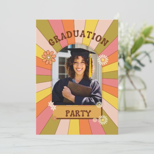 Retro Floral Groovy Graduation Invitations Feestdagenkaart (Staand voorkant)