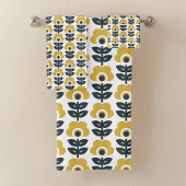Retro Floral Pattern Navy and Mustard Yellow Bad Handdoek
