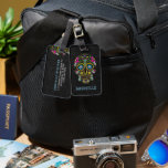 Retro Floral Sugar Skull Black Paisley Achtergrond Bagagelabel<br><div class="desc">Elegante zwarte paisley achtergrond met kleurrijke retro bloemige suikerschedel. Blauw-wit aangepaste typografie.</div>