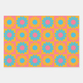 Retro Flower Checkerboard in Yellow and Blue Inpakpapier Vel (Voorkant)