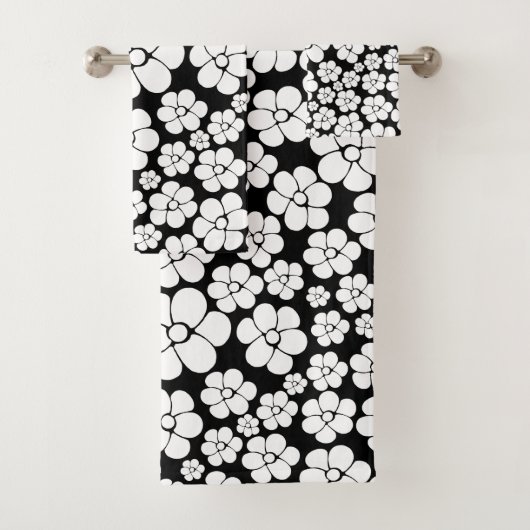 Retro Flower Pattern in White op Black Bad Handdoek (Insitu)