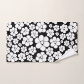Retro Flower Pattern in White op Black Bad Handdoek (Handdoek)