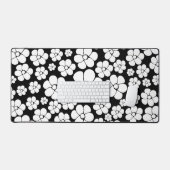 Retro Flower Pattern in White op Black Bureaumat (Keyboard & Muis)