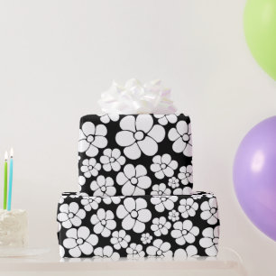 Retro Flower Pattern in White op Black Cadeaupapier