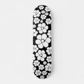 Retro Flower Pattern in White op Black Persoonlijk Skateboard (Voorkant)
