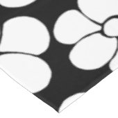 Retro Flower Pattern in White op Black Tafelkleed (Gekanteld)