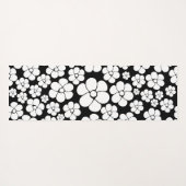 Retro Flower Pattern in White op Black Yogamat (Achterkant (horizontaal))