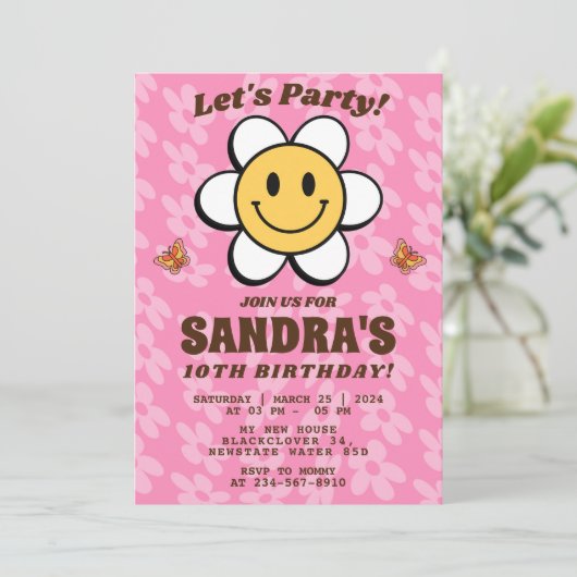 Retro Flower Smile bewerkbare uitnodiging (Staand voorkant)
