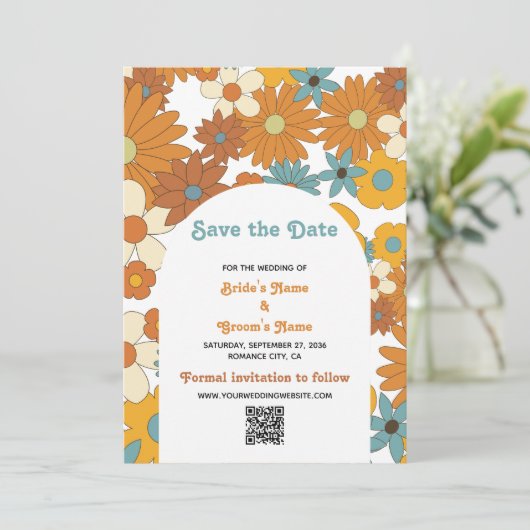 Retro Flowers 60's 70's Arch Wedding QR Code Save The Date (Staand voorkant)