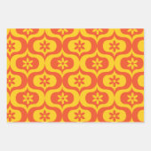 Retro Flowers on Yellow and Red Ogee Pattern Inpakpapier Vel (Voorkant 3)