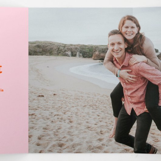 Retro Font Sinaasappel en Roze QR Code Fotobruilof Drieluik Uitnodiging (Binnenkant midden)