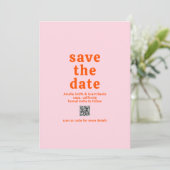 Retro Font Sinaasappel en Roze QR Code Modern Wedd Save The Date (Staand voorkant)