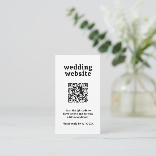 Retro Font Zwart en Wit QR Code Modern Wedding Informatiekaartje (Staand voorkant)